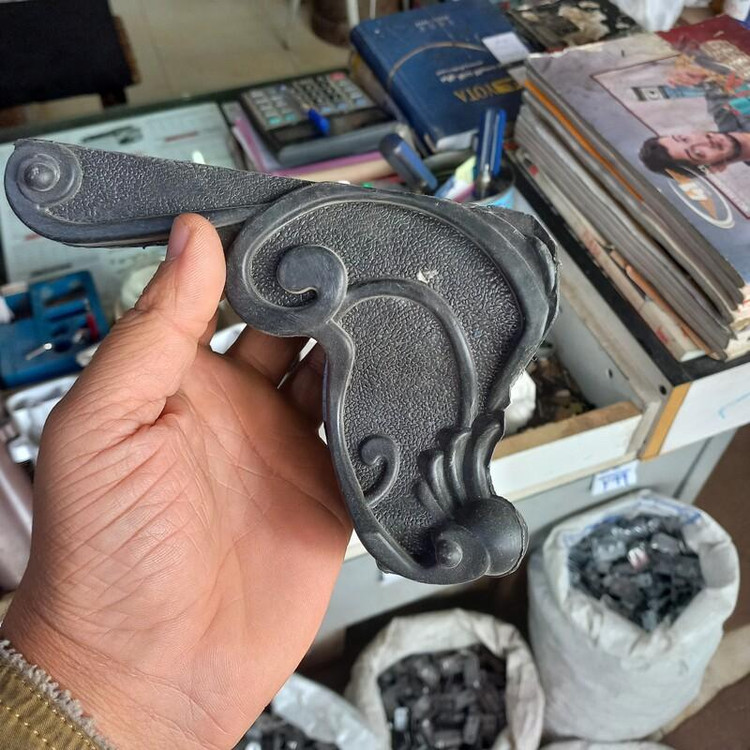 پایه مبل کله قوچی رنگ مشکی مناسب مبل میز تخت جاکفشی بسته 4 عددی از چنس پلاستیک