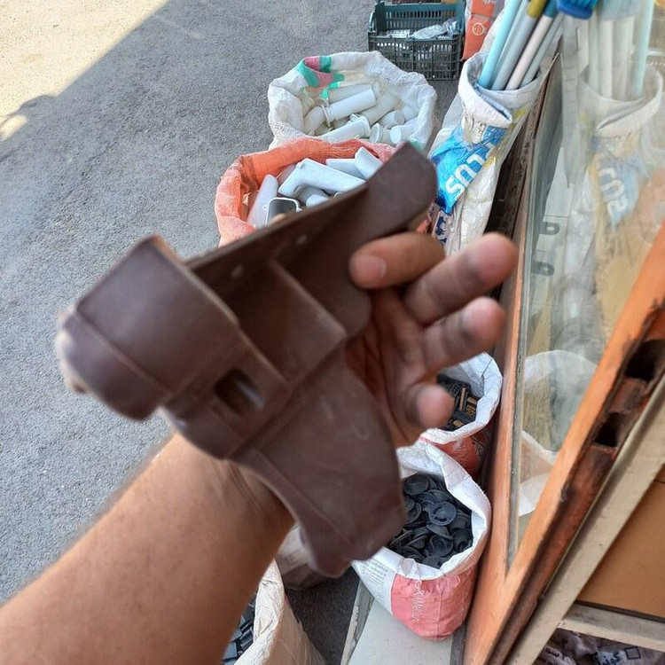 پایه مبل کله قوچی رنگ قوه ای بسته 8 عددی از جنس پلاستیک