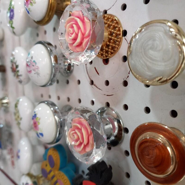 دستگیره کابینت و کمد گل دار صورتی بسته چهار عددی از جنس سرامیک مناسب آشپزخانه های لوکس