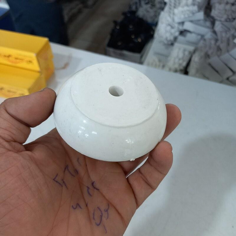 پایه مبل توپی میز مدل پاندا رنگ کرم بسته 12 عددی از جنس پلاستیک رنگ سفید